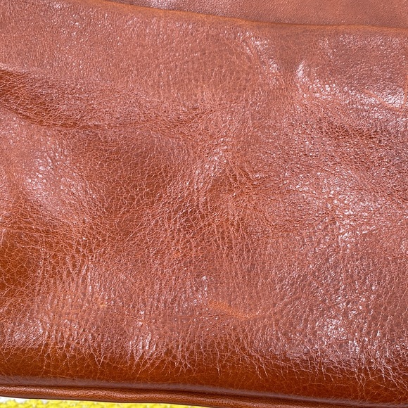 Clare V. Mirabel in Miel - Picture 8 of 16